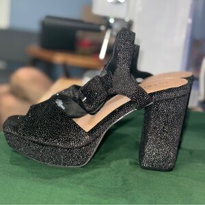 torrid 10 ww wide block heel sparkly rainbow glitter on black platform sandals